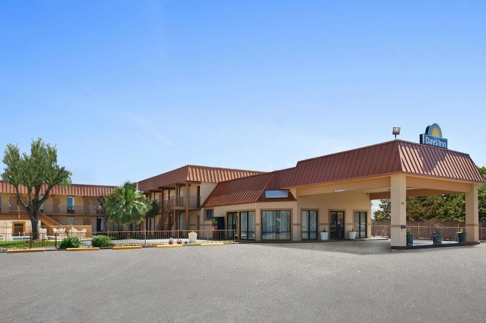 Days Inn By Wyndham Burleson Ft. Worth Εξωτερικό φωτογραφία