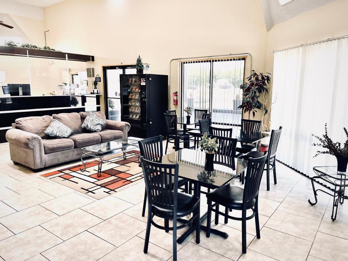 Days Inn By Wyndham Burleson Ft. Worth Εξωτερικό φωτογραφία