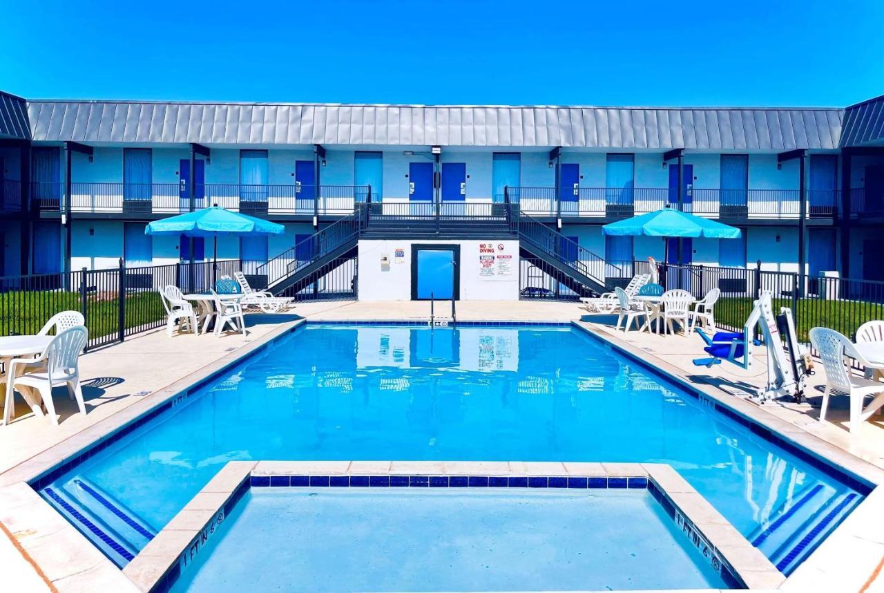 Days Inn By Wyndham Burleson Ft. Worth Εξωτερικό φωτογραφία